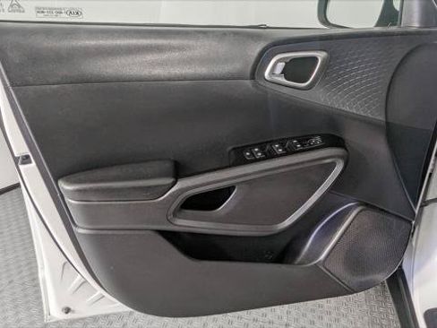 Used 2021 Kia Soul S FWD image 13