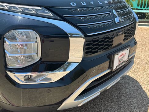 Used 2024 Mitsubishi Outlander SE AWD/4WD image 2
