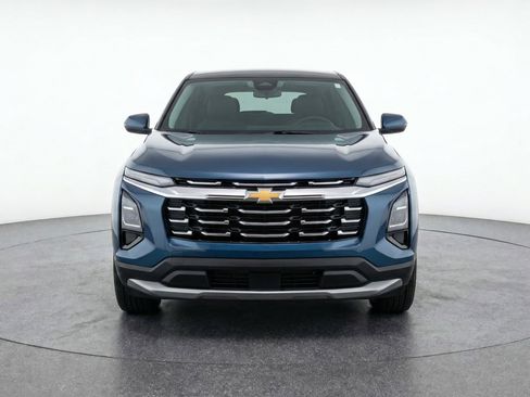 Used 2025 Chevrolet Equinox LT FWD image 2