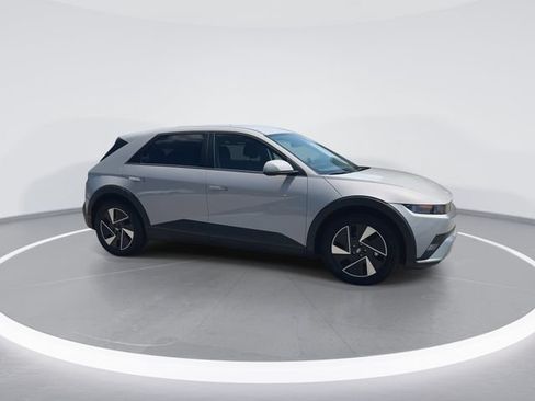 Used 2025 Hyundai Ioniq 5 SE AWD/4WD image 2
