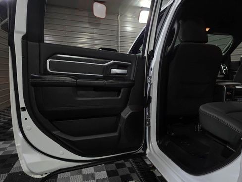 Used 2022 RAM 2500 Big Horn w/ Level C Equiment Group AWD/4WD image 36