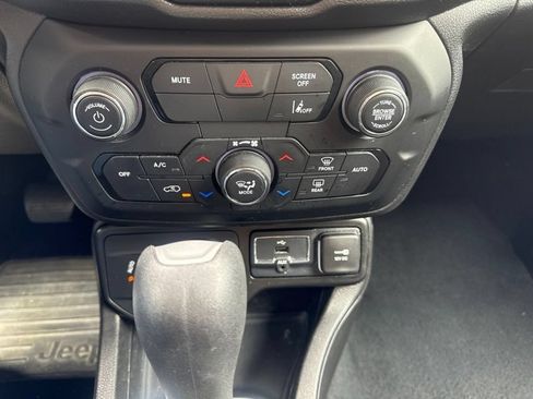 Used 2023 Jeep Renegade Latitude AWD/4WD image 25