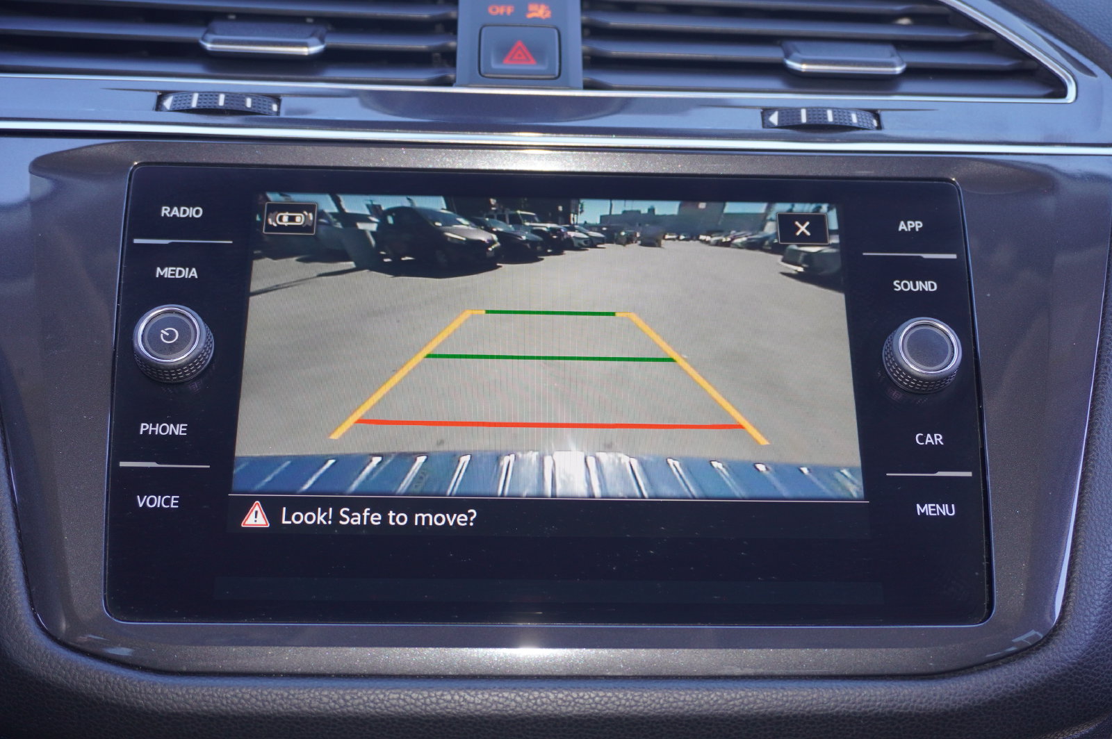 Used 2022 Volkswagen Tiguan SE FWD image 18