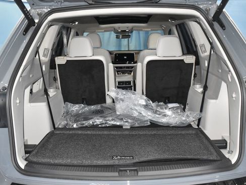 Certified 2025 Volkswagen Atlas SEL Premium R-Line image 25