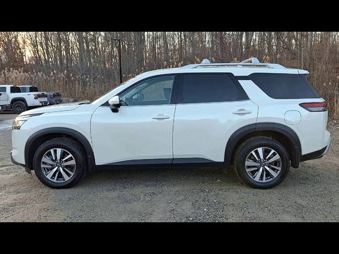 Certified 2024 Nissan Pathfinder SL image 5