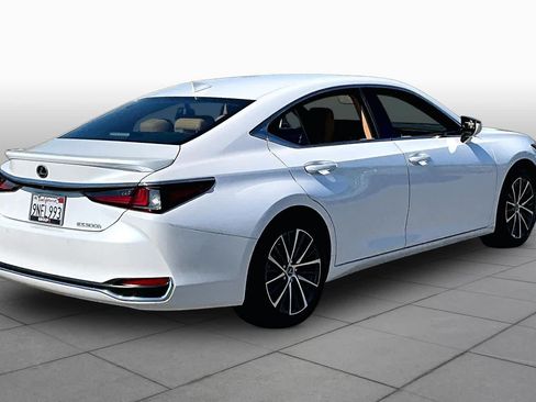 Used 2024 Lexus ES 300h w/ Premium Package FWD image 12
