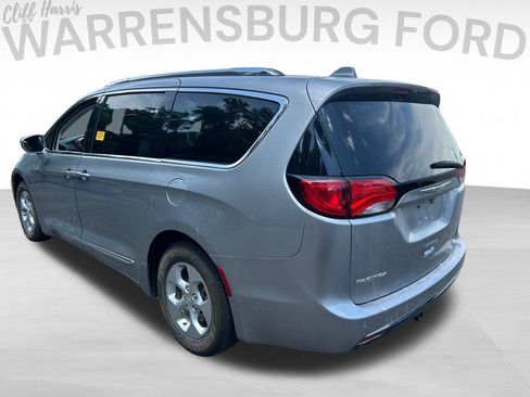 Used 2017 Chrysler Pacifica Touring-L Plus FWD image 5