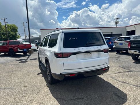 Used 2024 Jeep Wagoneer Series II w/ Flexible Seating Group RWD image 4