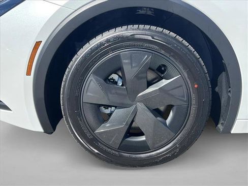 New 2026 Toyota Prius Plug-In Hybrid image 11