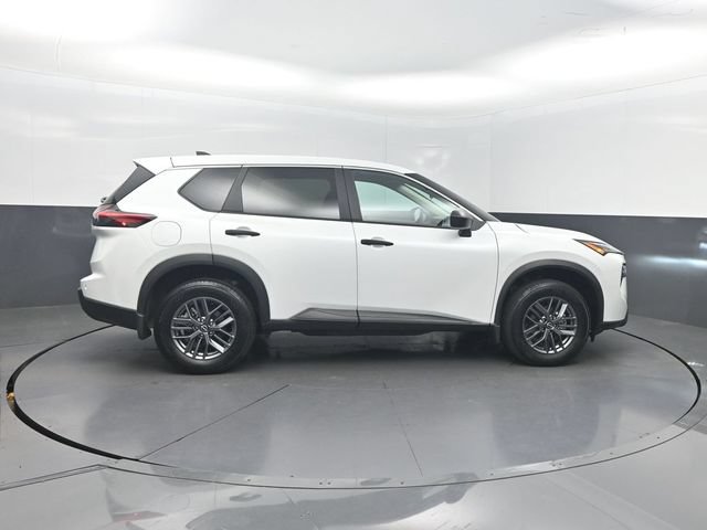 Used 2025 Nissan Rogue S AWD/4WD image 30