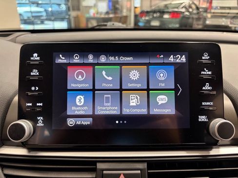 Used 2018 Honda Accord Touring image 18