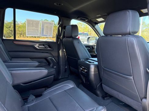 Used 2025 GMC Yukon XL Denali image 14