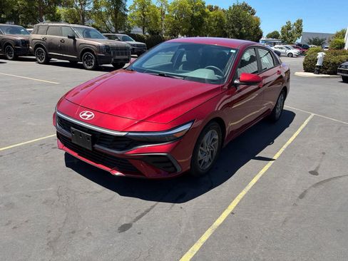 Used 2024 Hyundai Elantra SEL FWD image 1