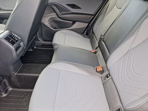 Used 2026 Volkswagen Tiguan SE w/ Panoramic Sunroof Package FWD image 23