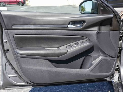 Used 2025 Nissan Altima 2.5 SV FWD image 24