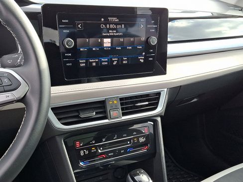 Used 2025 Volkswagen Taos SE image 19