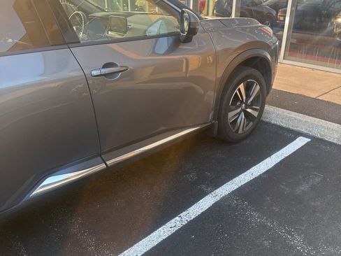 Used 2021 Nissan Rogue Platinum image 9