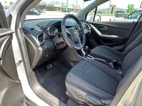 Used 2017 Chevrolet Trax LS FWD image 10