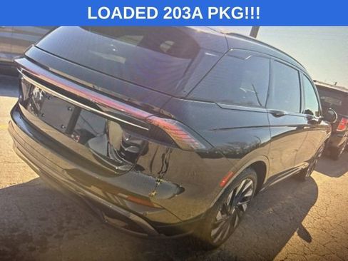 Used 2024 Lincoln Nautilus Reserve w/ Equipment Group 203A AWD/4WD image 2