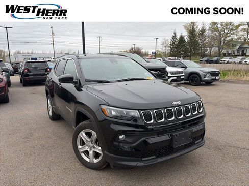 Used 2023 Jeep Compass Latitude w/ Convenience Group AWD/4WD image 1