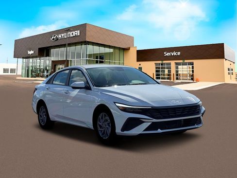 New 2026 Hyundai Elantra Hybrid FWD image 11