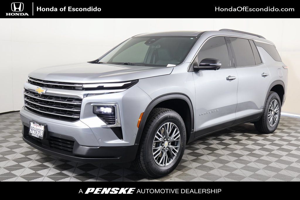 Used 2024 Chevrolet Traverse LT w/ Enhanced Driving Package FWD image 1