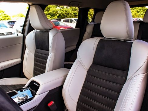 New 2025 Mitsubishi Outlander SE image 32