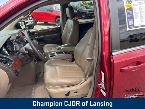 Used 2012 Chrysler Town & Country Touring w/ Entertainment Group #1 FWD image 13