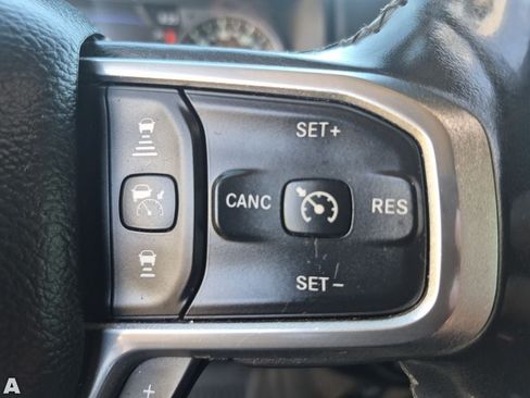 Used 2019 RAM 1500 Laramie AWD/4WD image 23