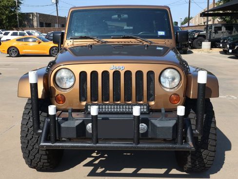 Used 2011 Jeep Wrangler Unlimited 70th Anniversary w/ Connectivity Group AWD/4WD image 2