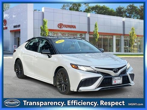 Used 2021 Toyota Camry XSE image 1