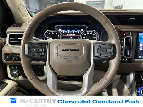 Used 2021 GMC Yukon Denali w/ Denali Premium Package AWD/4WD image 12