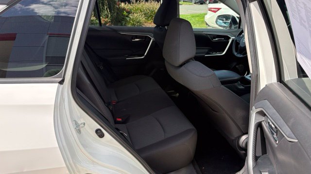 Used 2025 Toyota RAV4 XLE AWD/4WD image 28