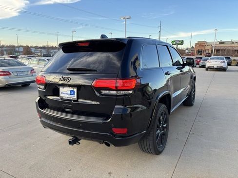 Used 2021 Jeep Grand Cherokee Laredo X image 5