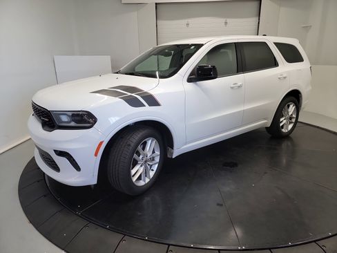 Used 2023 Dodge Durango GT image 3