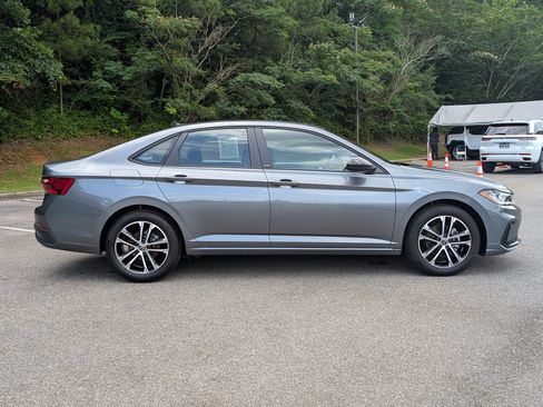 Used 2025 Volkswagen Jetta Sport FWD image 10