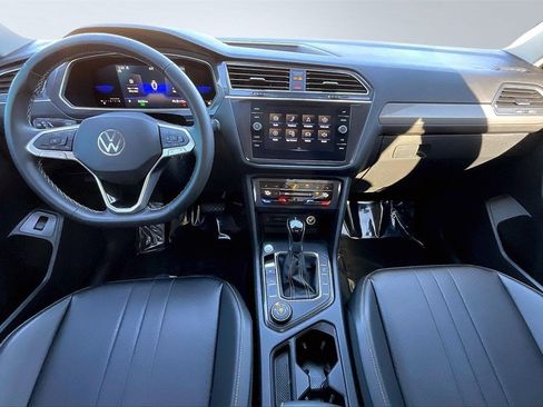 Used 2022 Volkswagen Tiguan SE image 16