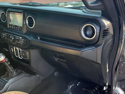 Used 2018 Jeep Wrangler Unlimited Sahara AWD/4WD image 14