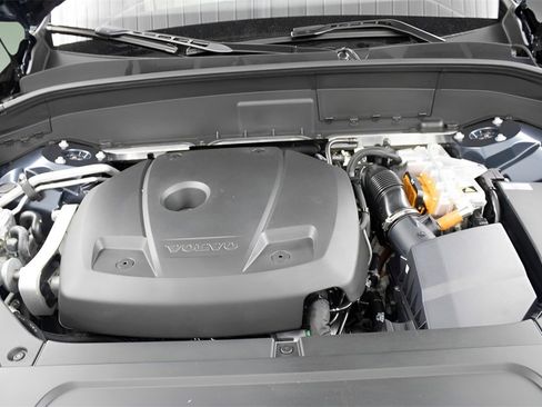 New 2025 Volvo XC90 T8 Plus w/ Protection Package Premier image 14