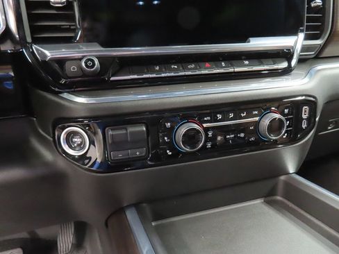 Used 2024 Chevrolet Silverado 2500 High Country w/ High Country Premium Package image 61