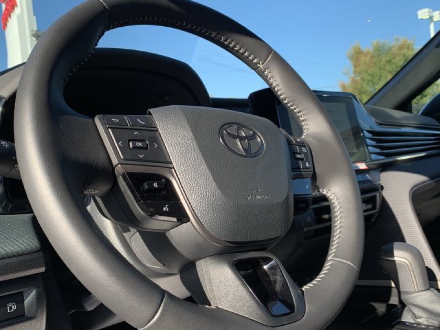 Used 2026 Toyota Camry SE FWD image 19