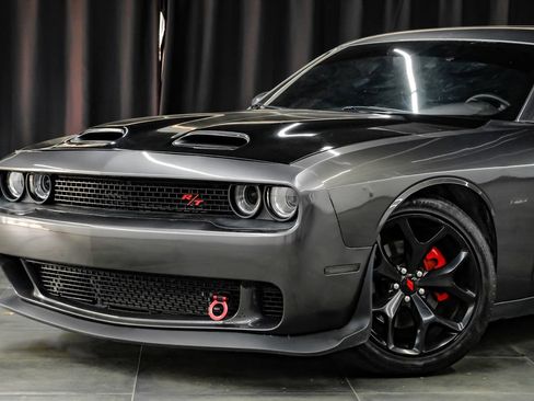 Used 2017 Dodge Challenger R/T RWD image 5