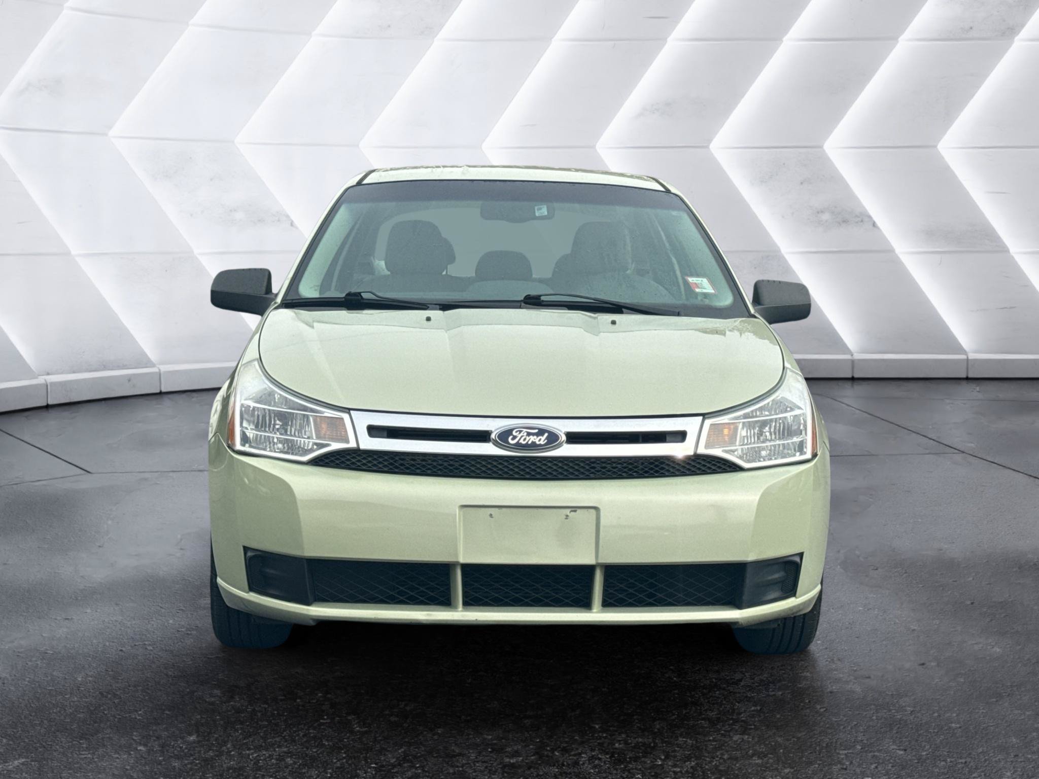 Used 2011 Ford Focus SE w/ 201A Rapid Spec Order Code FWD image 2