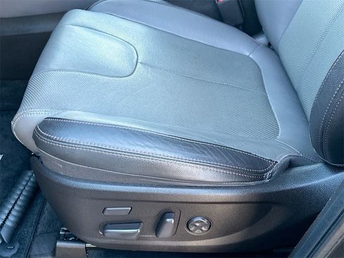 Used 2020 Hyundai Santa Fe Limited image 9