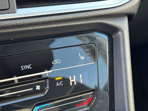 Used 2025 Volkswagen Taos SE image 20