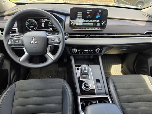 Used 2024 Mitsubishi Outlander SE Black Edition FWD image 9