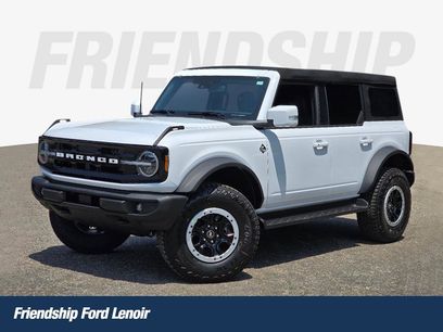 New 2025 Ford Bronco Outer Banks w/ Sasquatch Package