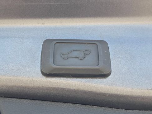 Used 2022 Toyota RAV4 XLE w/ Convenience Package FWD image 28