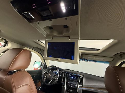 Used 2019 Cadillac Escalade Luxury image 45