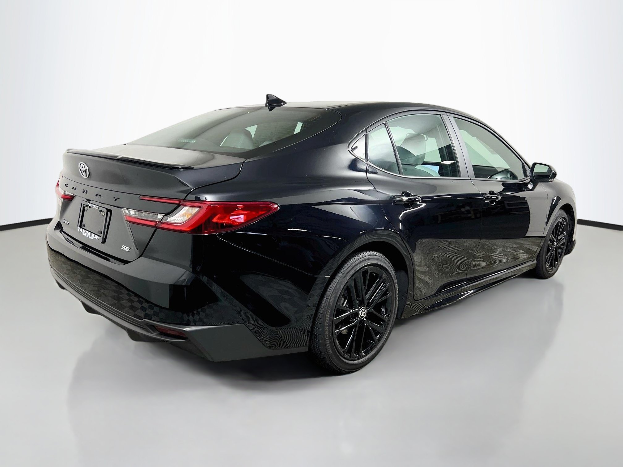 Used 2026 Toyota Camry SE FWD image 4